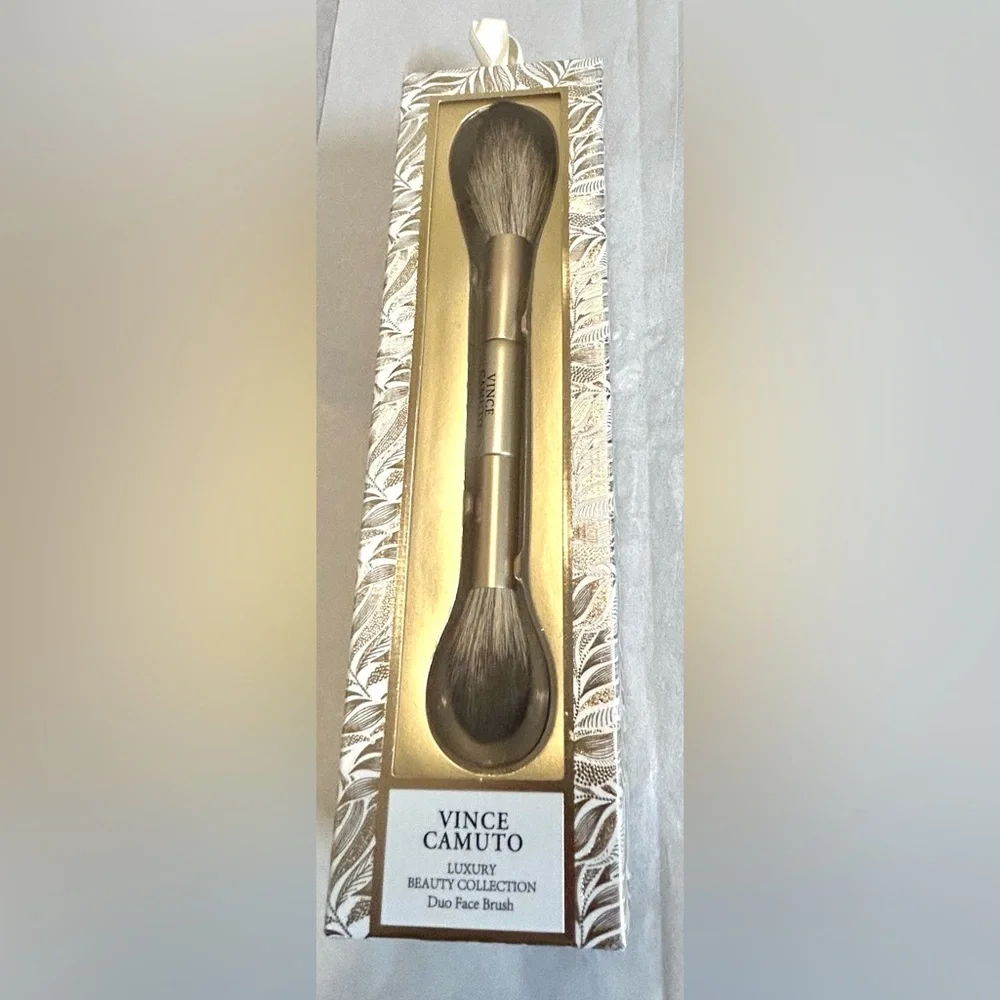 Vince Camuto luxury beauty collection, Duo Face Brush with Gold Accents
